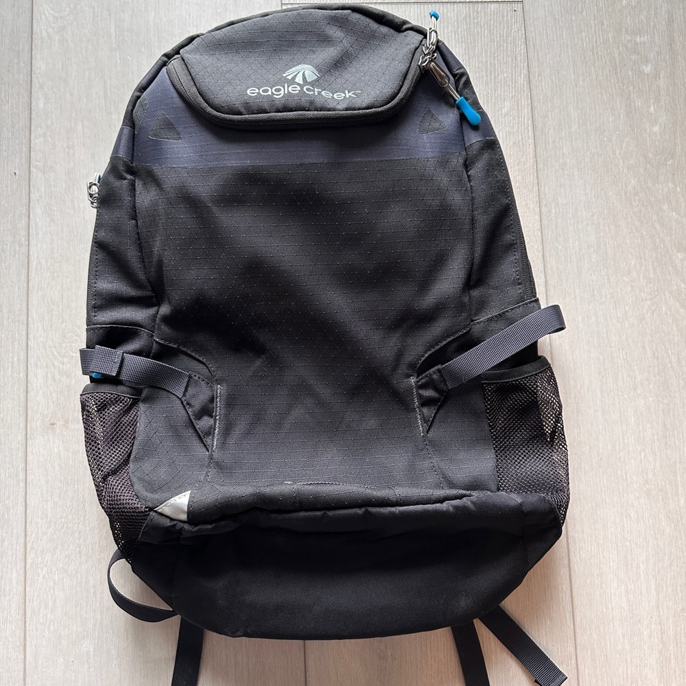 Eagle Creek Daypack Personal Item Backpack w/luggage slip thru